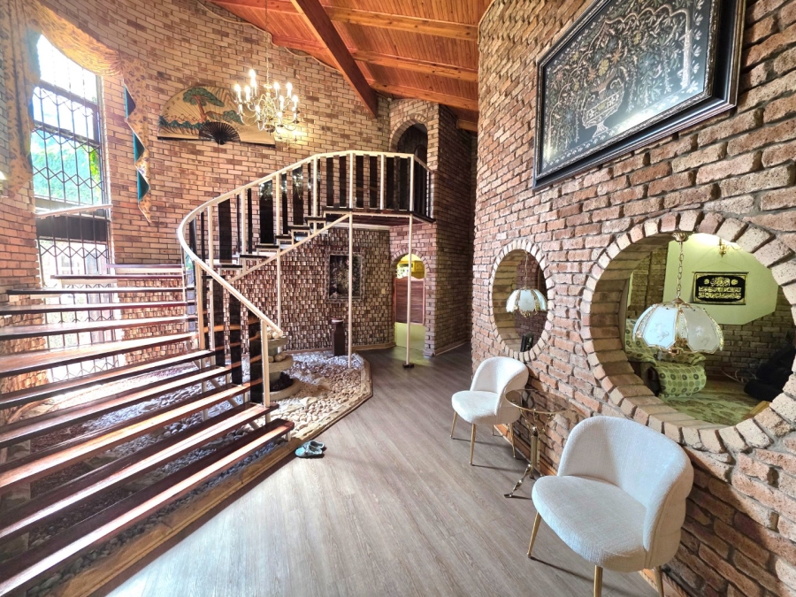 5 Bedroom Property for Sale in La Provance Free State